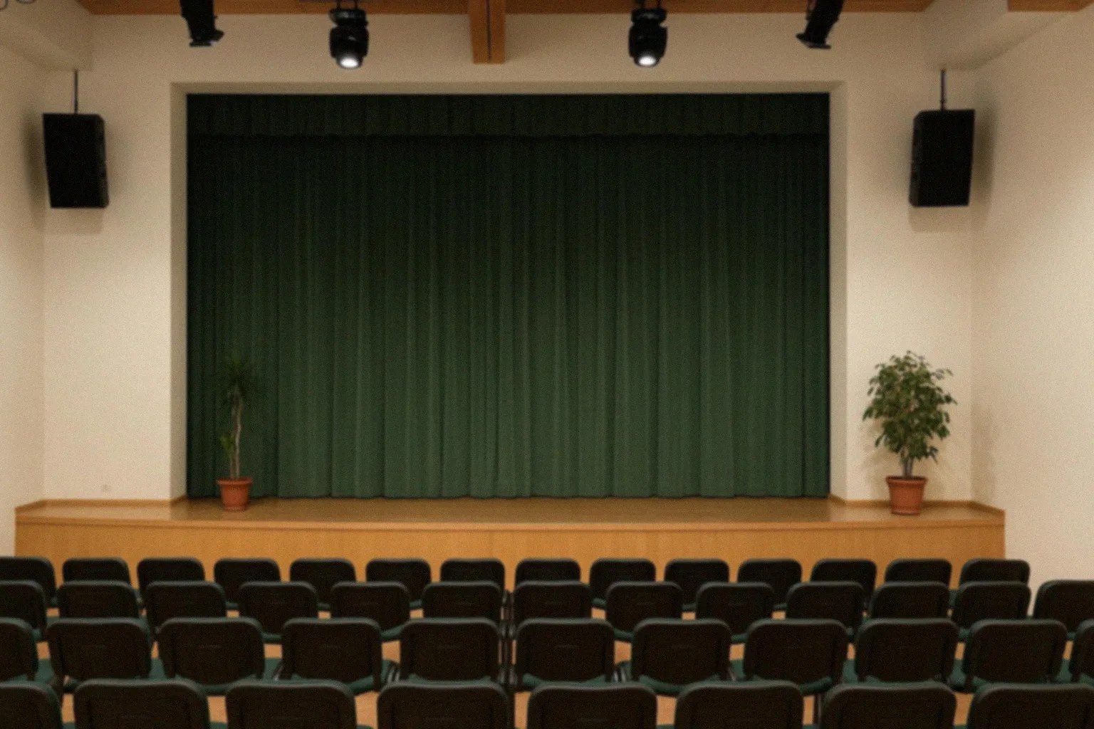 Wernisaż prac dzieci z Koła Plastycznego „Lazurowy Kot” w Białej Podlaskiej